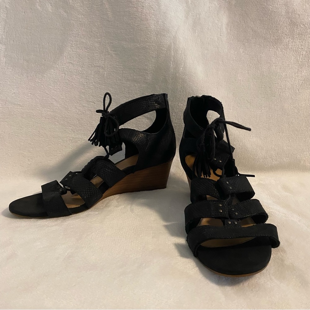 Women UGG Yasmin Snake Embossed Leather Gladiator Lace Up Stacked Wedges Black 9